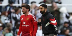 Mason Mount bị chỉ trích sau trận thua của Manchester United 10 Phản hồi của Mason Mount sau những lời chỉ trích