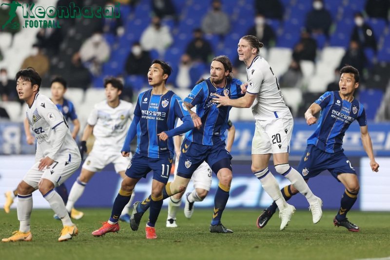 Soi kèo Gangwon vs Ulsan HD - 17h00 ngày 27/7 - K League 1 2 Soi kèo Gangwon vs Ulsan HD - 17h00 ngày 27/7