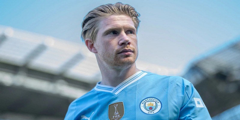 Top 10 Tiền Vệ Trung Tâm Hay Nhất Điều Phối Trận Đấu 2 Kevin De Bruyne biết cách kiểm soát nhịp độ trận đấu