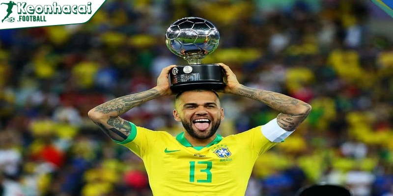 Dani Alves thâu tóm CLB Bồ Đào Nha, cân nhắc trở lại thi đấu sau biến cố 2 Khả năng Dani Alves tái xuất sân cỏ