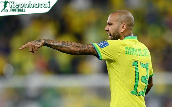 Dani Alves thâu tóm CLB Bồ Đào Nha, cân nhắc trở lại thi đấu sau biến cố 3 Hướng đi mới sau khi trở lại bóng đá