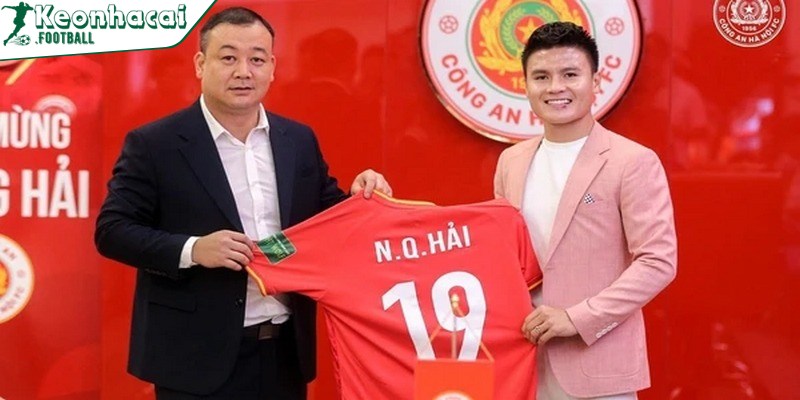 Áo đấu Công An Hà Nội - Trang phục kết nối ý nghĩa 4 Trải qua nhiều sự phát triển nhưng áo bóng này vẫn nguyên vẹn