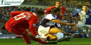 Top 10 pha chơi xấu đáng sợ nhất trong lịch sử bóng đá 4 Pha đạp của Jamie Carragher với Luis Nani
