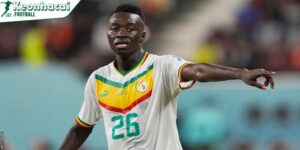Tiểu sử tiền vệ phòng ngự Pape Gueye – Hành trình từ Le Havre đến Marseille 2 Pape Gueye nổi bật với khả năng phòng ngự mạnh mẽ và hiệu quả