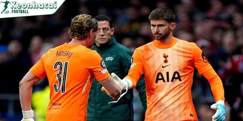 Tottenham đối mặt nguy cơ mất thủ môn Guglielmo Vicario hè này 2 Guglielmo Vicario được cho là đã thống nhất các điều khoản để rời Tottenham