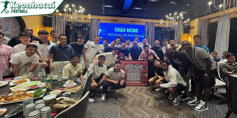 Hải Phòng tổ chức chia tay Chu Đình Nghiêm trước khi mùa giải khép lại 2 Hải Phòng tổ chức tiệc chia tay HLV Chu Đình Nghiêm