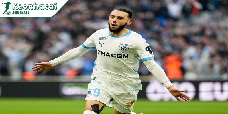 Tiểu sử tiền đạo Amine Gouiri – Tài năng tấn công sáng giá của bóng đá Algeria 3 Ra mắt đội một Lyon và bước tiến đầu sự nghiệp