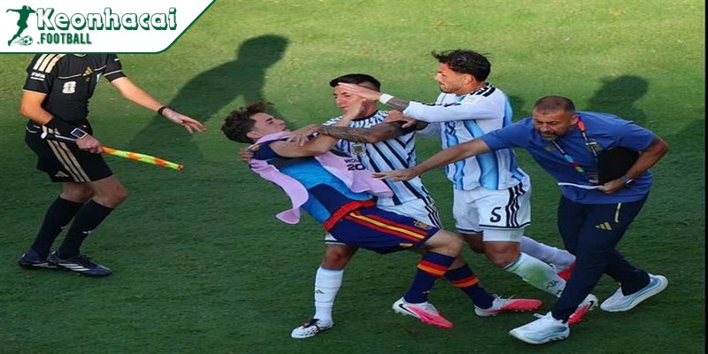 Thua đau Tây Ban Nha, Argentina bị chỉ trích dữ dội sau chung kết World Cup 2026 2 Argentina gục ngã trước Tây Ban Nha trong trận chung kết World Cup 2026