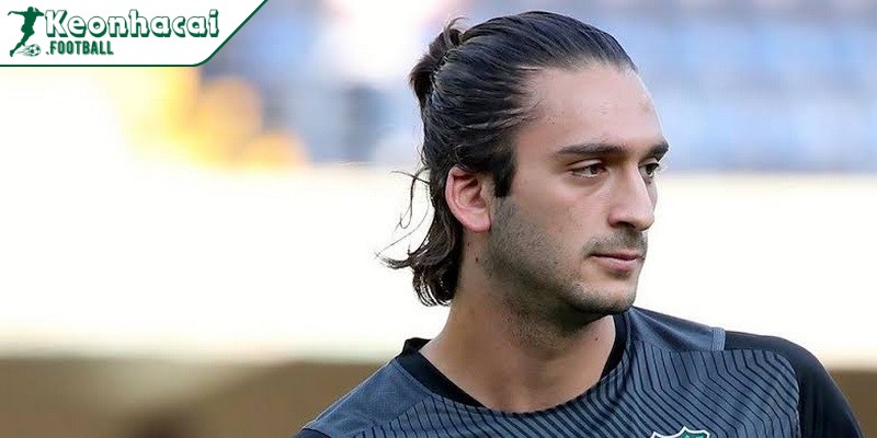 Giacomo Satalino là ai? Tiểu sử, sự nghiệp và phong cách thi đấu chi tiết 1 Khả năng chơi chân và tham gia xây dựng bóng