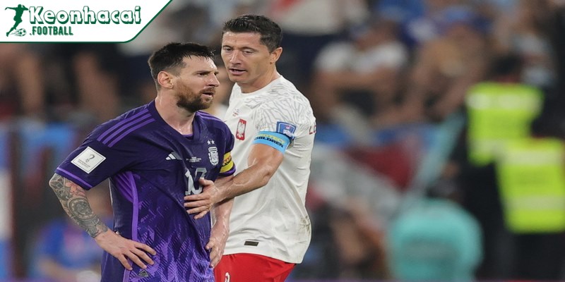 Lewandowski gia nhập MLS, sẵn sàng tái ngộ Messi và Muller 2 Lewandowski cũng đã trực tiếp đến Chicago trong tuần trước để hoàn tất các thủ tục và tham quan cơ sở vật chất của CLB trước khi chính thức đặt bút ký hợp đồng. Việc chiêu mộ thành công Lewandowski được xem là bước đi quan trọng trong chiến lược nâng tầm đội bóng của Chicago Fire. Không chỉ bổ sung một chân sút đẳng cấp.Lewandowski chính thức gia nhập Chicago Fire