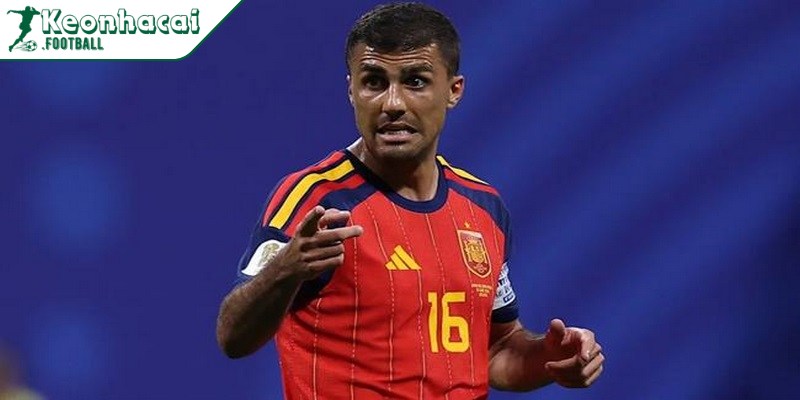 Rodri phẫu thuật sau World Cup, Man City chịu tổn thất lớn 2 Rodri đang gặp một vấn đề chấn thương chưa được Manchester City công bố